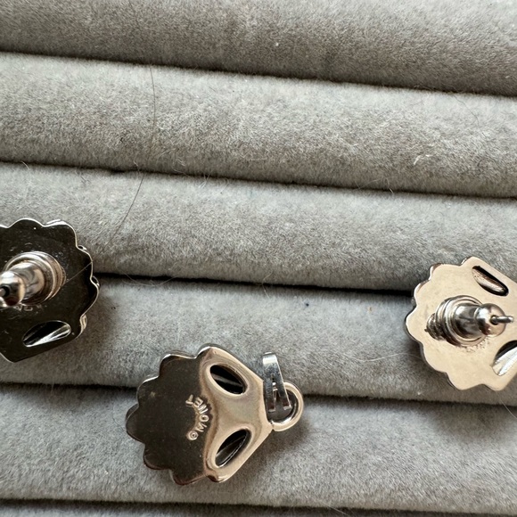 ✨ Monet Vintage Shell Set | Stud Earrings + Pendant | Silver Tone ✨ - Picture 2 of 3